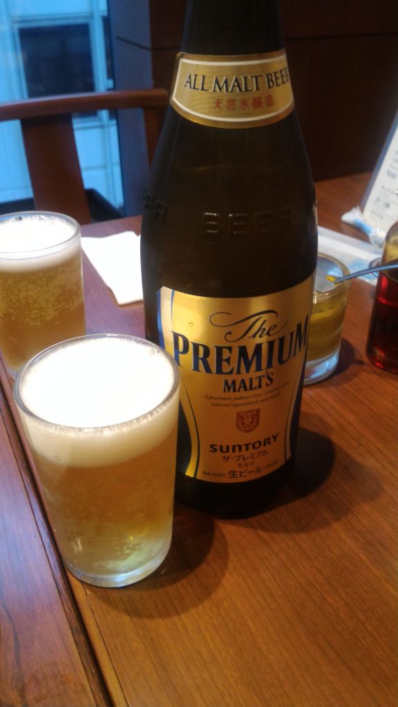 瓶ビールはプレミアムモルツ